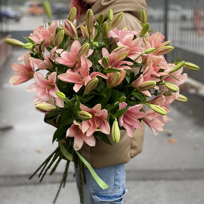 15 розовых лилий Азиатка